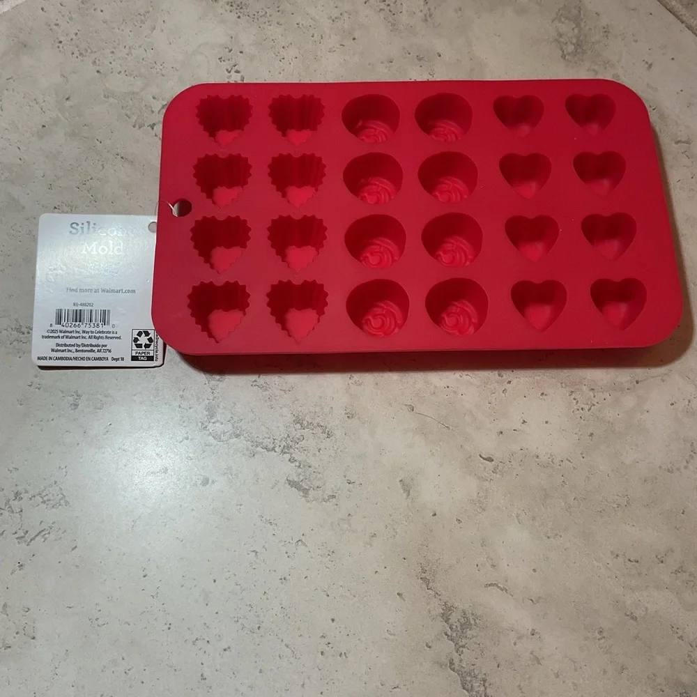 NWT Red Silicone Baking Mold Hearts & Flowers Valentines Day candy, cookie molds